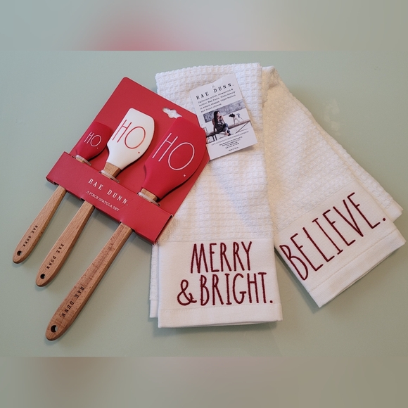 Rae Dunn Christmas Kitchen Bundle Spatula Set & Kitchen Towels - Picture 1 of 6
